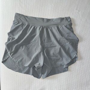 Lululemon Fast and Free Women’s Shorts 3” - Size 8 (Rhino Grey)